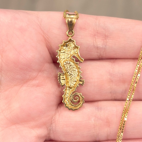 14K Opal Seahorse Pendant, Green Blue Lab Inlay Nautical Aquatic Luxury Piece - Picture 11 of 13